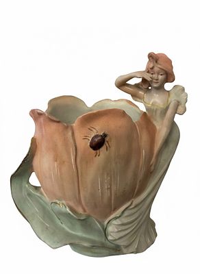 Ninfa del Tulipano – Vaso Scultoreo in stile Art Nouveau. Affascinante vaso decorativo in 