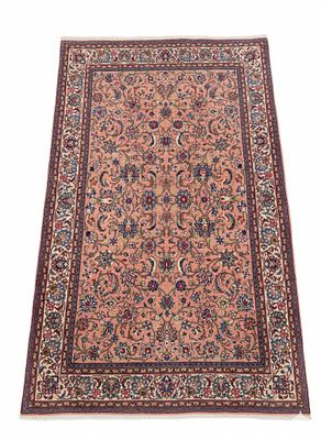 Tappeto Saruq – Armonia di Ramages e Sfumature Corallo
Dimensioni: 155x105 cm. Raffinatissimo 