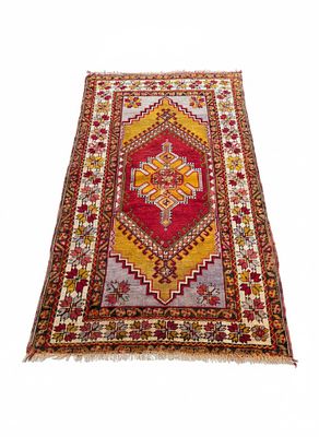 Tappeto Annodato a Mano – Geometrie e Calore d'Oriente
Dimensioni: 180x107 cm. Splendido 