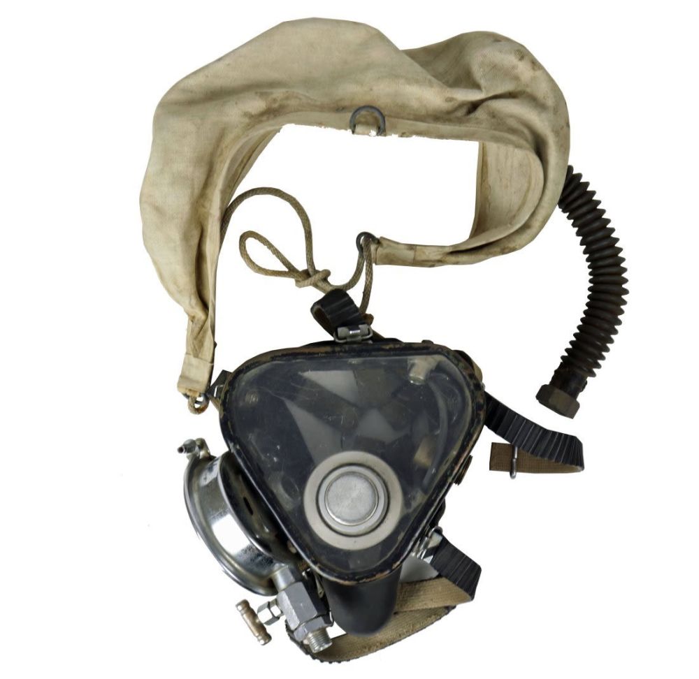Lot 160: Vintage DESCO Jack Browne Mask w/ Comms & Breathing Bag
