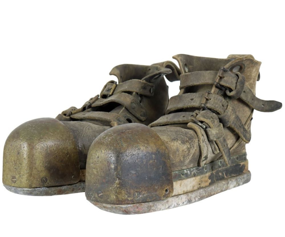 Lot 178: 1941 Schrader Heavyweight Leather Dive Boots