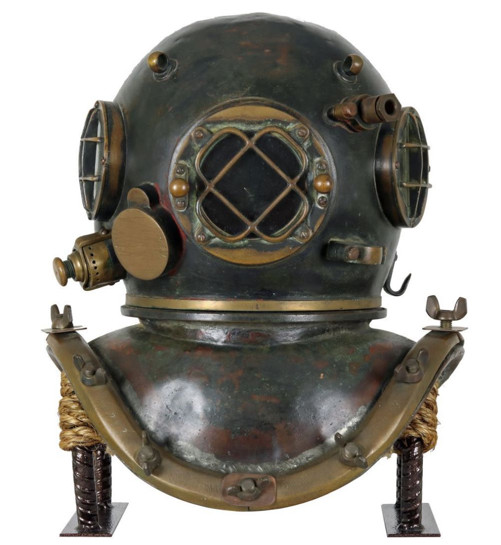 Lot 179: A.J. Morse & Son Neck Feed 3 Light 12 Bolt Diving Helmet