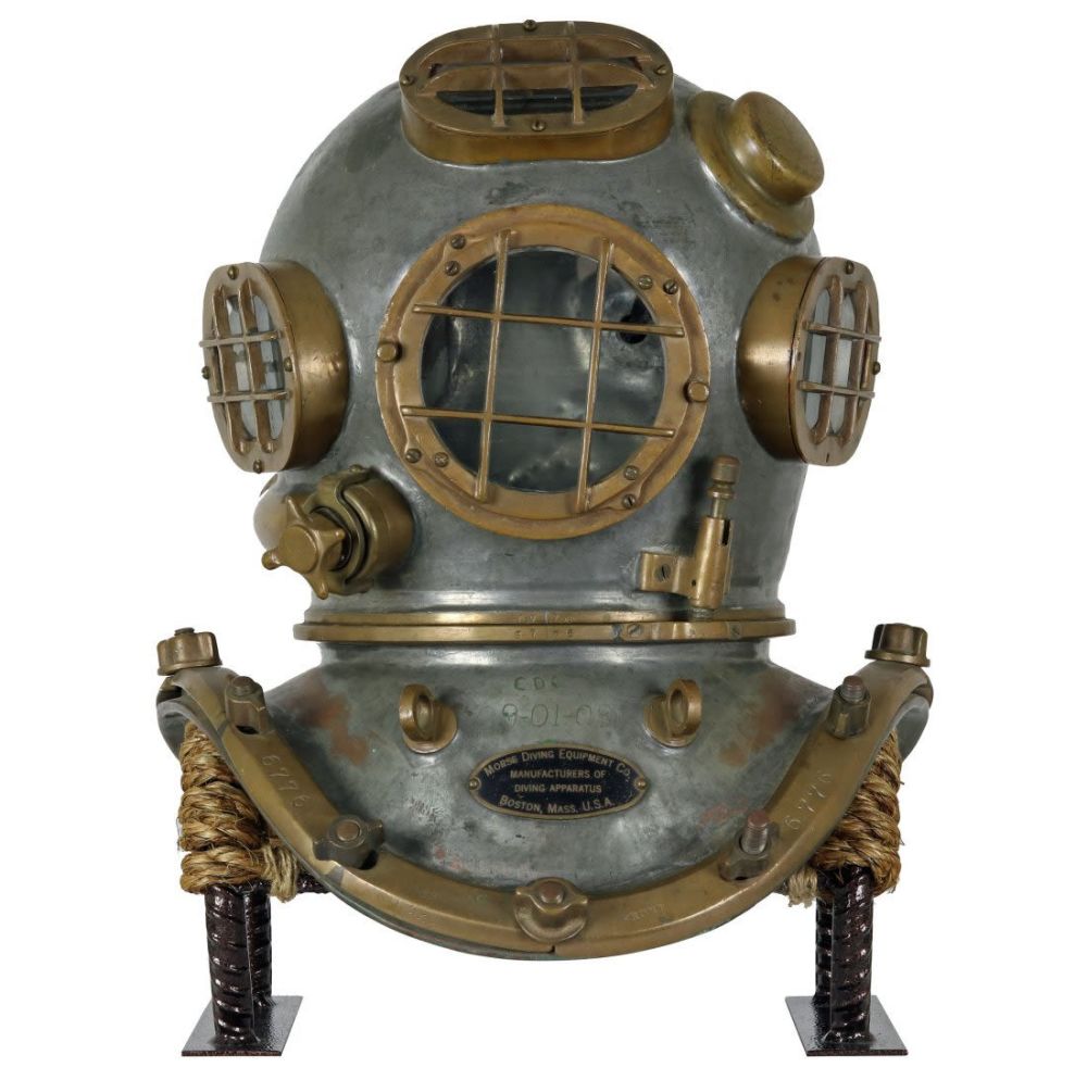 Lot 194: Morse Diving Equipment 4 Light 12 Bolt Diving Helmet