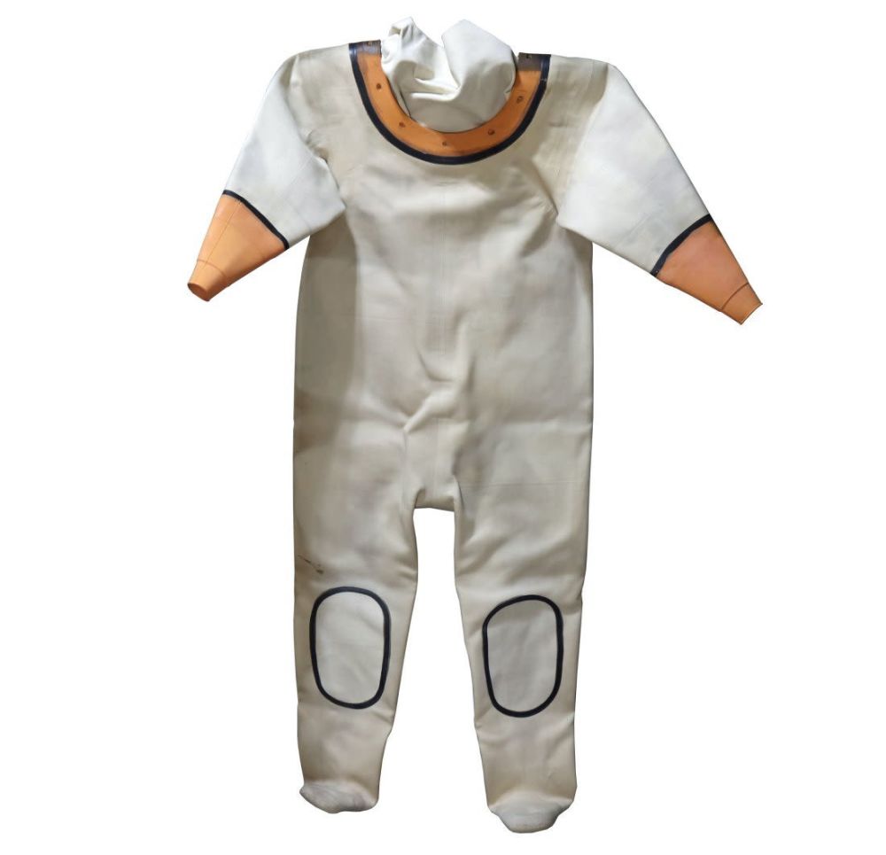 Lot 210: Chinese TF-12 Diving Helmet Dress Brand New
