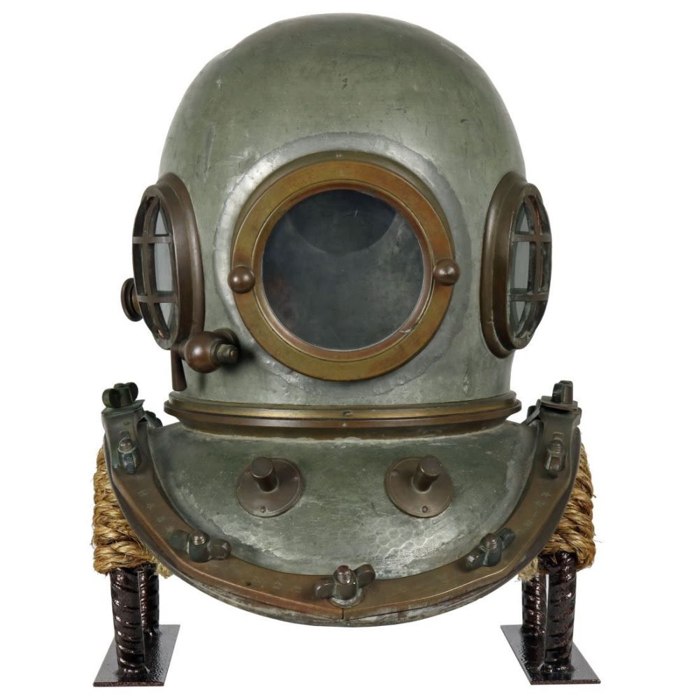 Lot 85: 1944 Japanese Nippon Sensui Diving Helmet