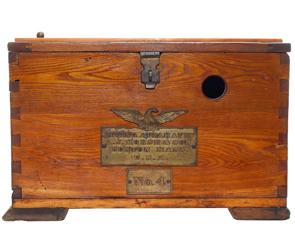 Lot 186: A.J. Morse & Son No 4 Divers Air Pump Box