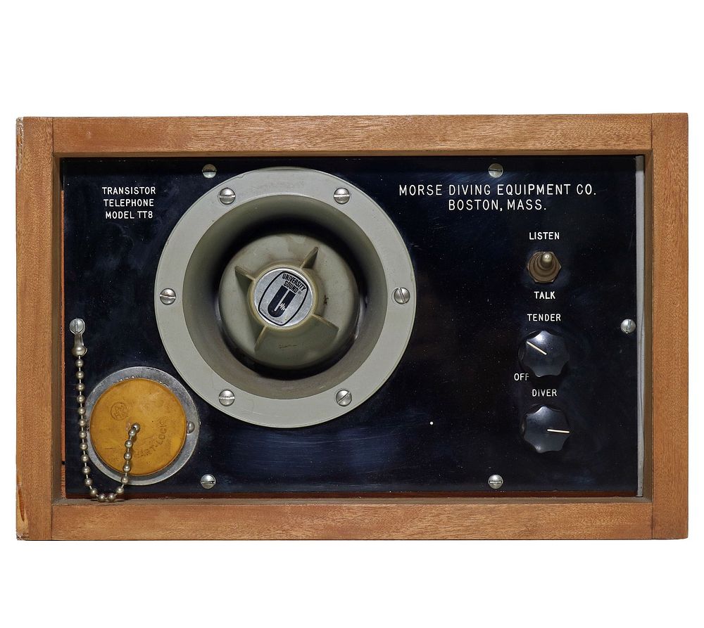 Lot 189: Morse Diving Equipment Transistor Telephone Model TT8