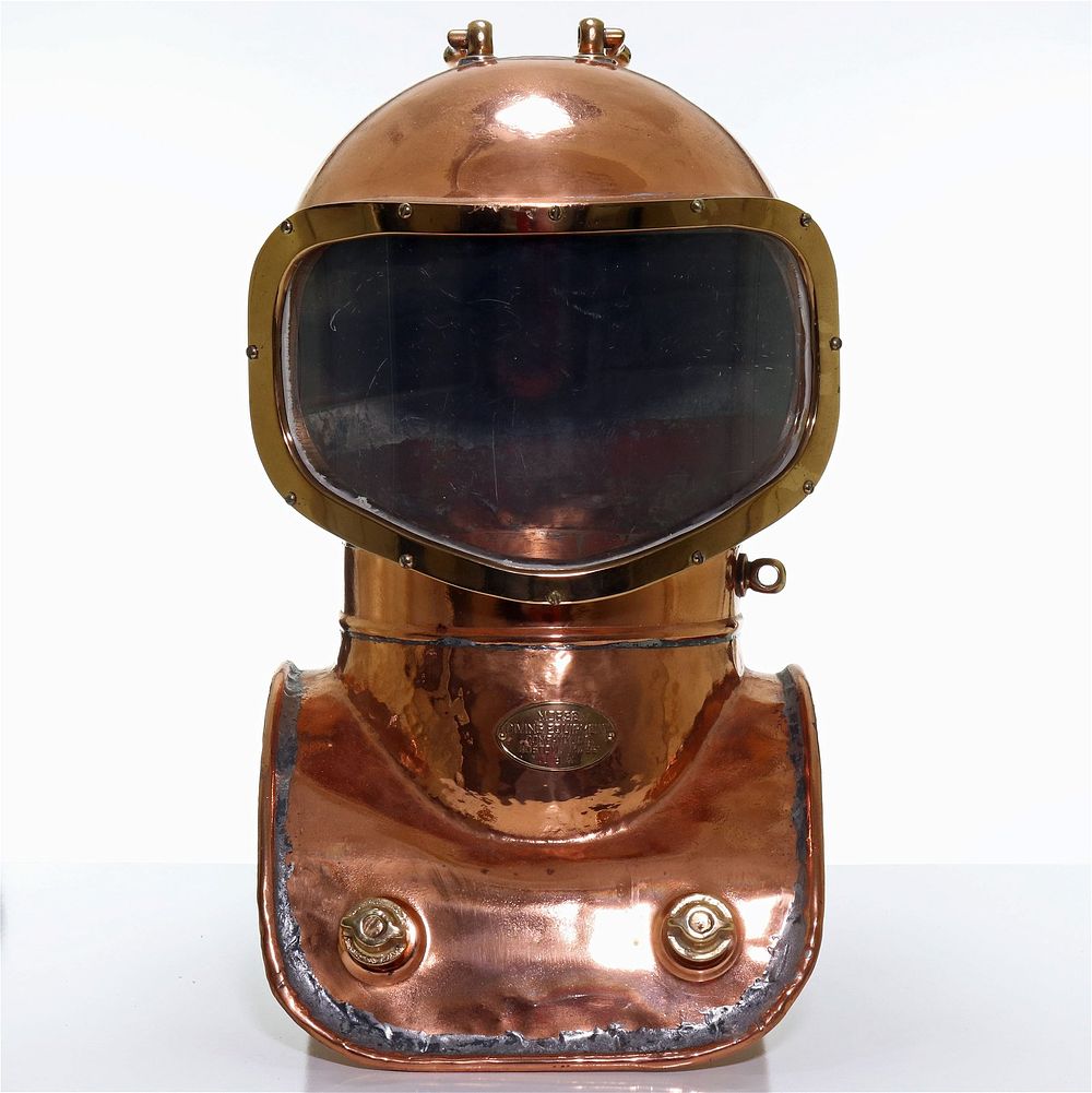 Lot 192: Morse Diving Equipment Model 15 Shallow Water Diving Helmet
