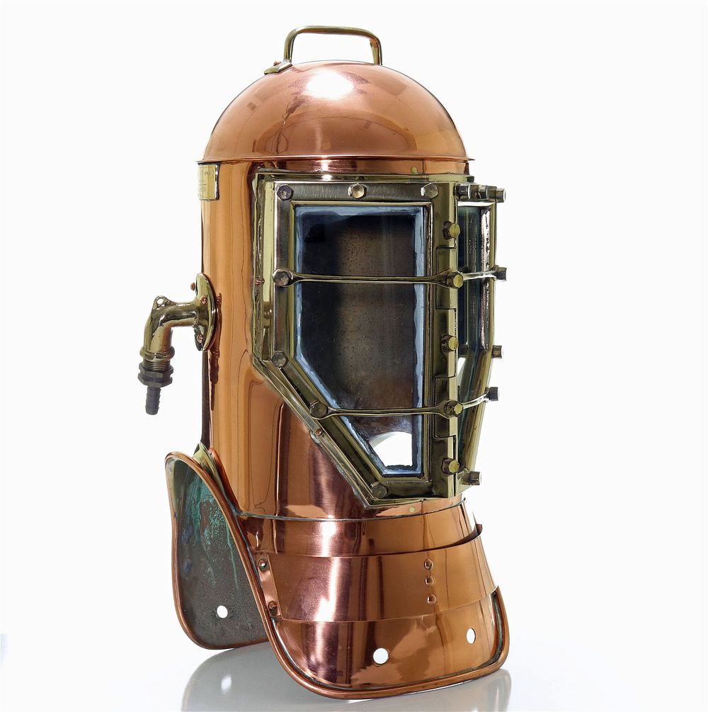 Lot 195: Miller Dunn Style 2 Divinhood Diving Helmet - Replica