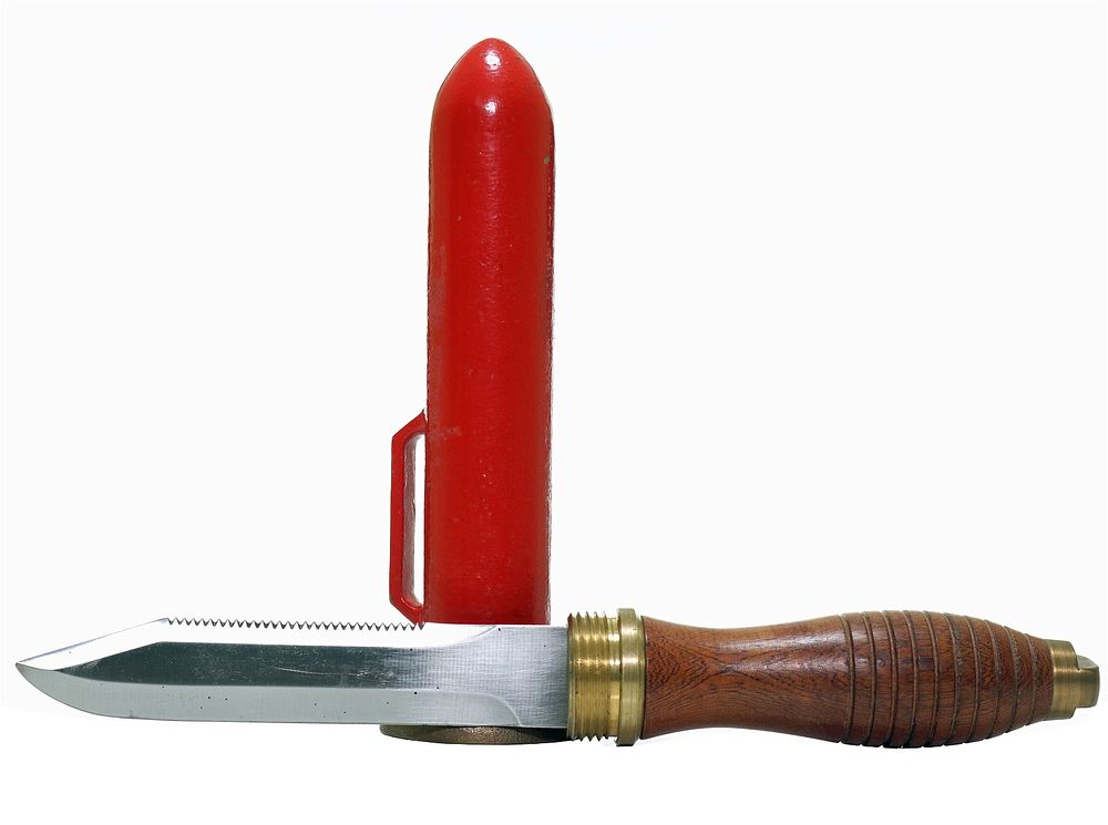 Lot 224: Unusual US Navy Style Diving Knife