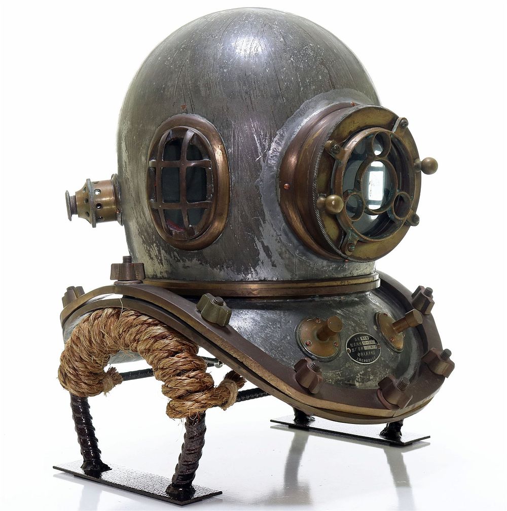Lot 226: 1976 Chinese TF-12 Copper & Brass Diving Helmet