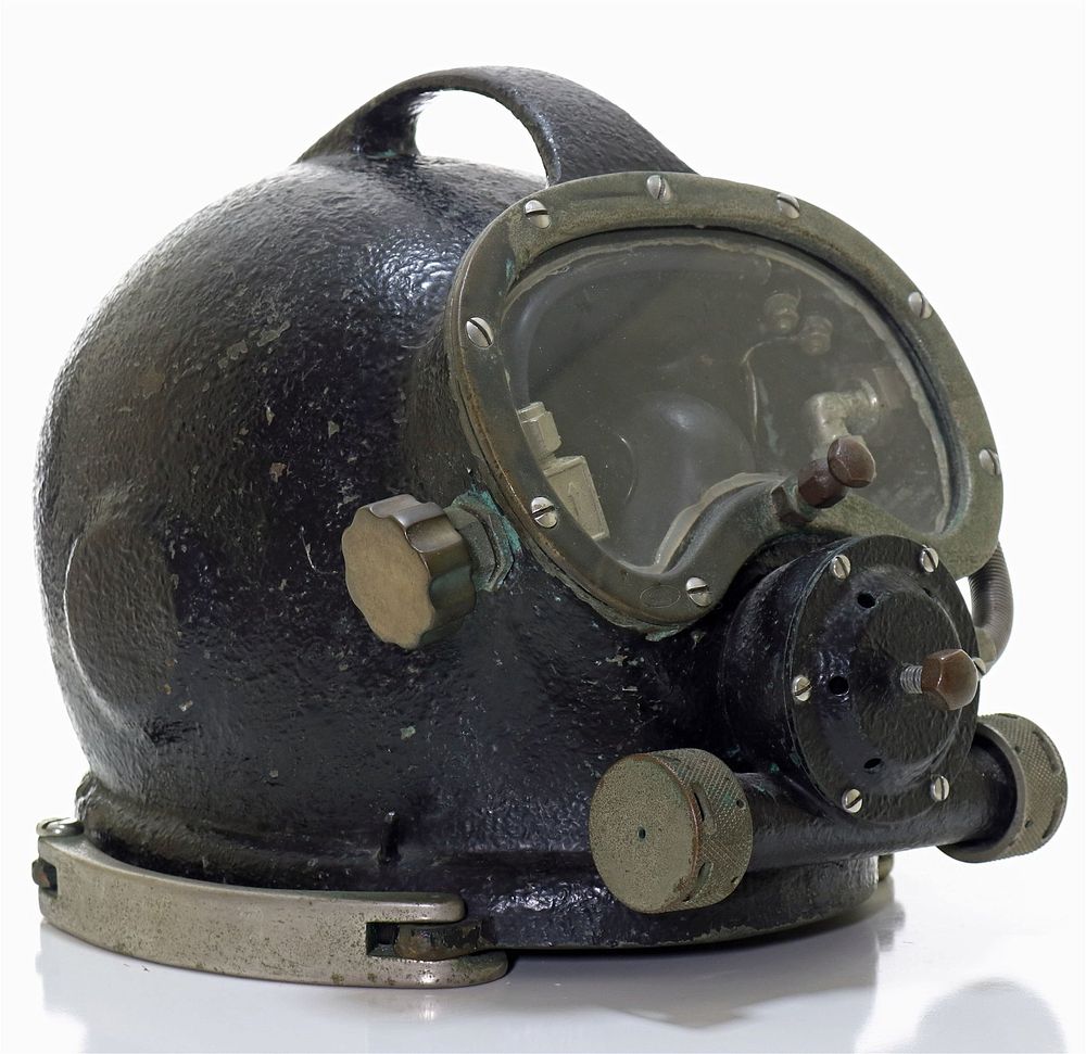 Lot 230: Miller Model 200 Bronze Diving Helmet