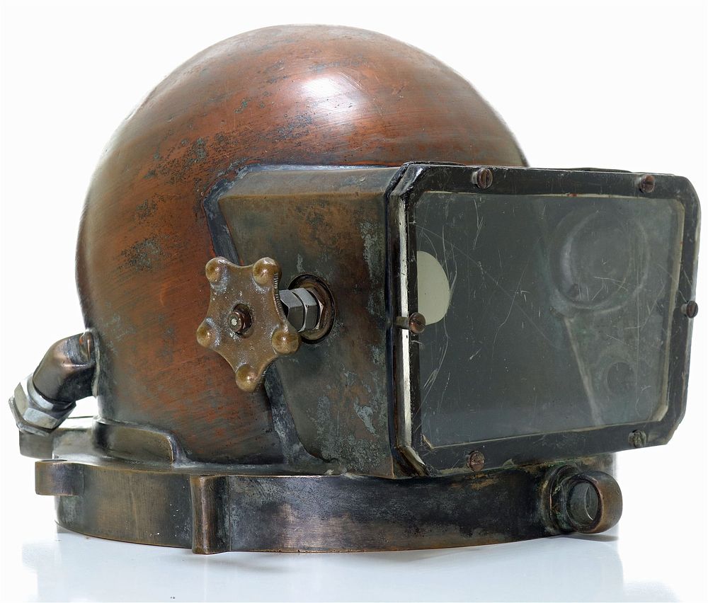 Lot 238: DESCO Free Flow Diving Helmet
