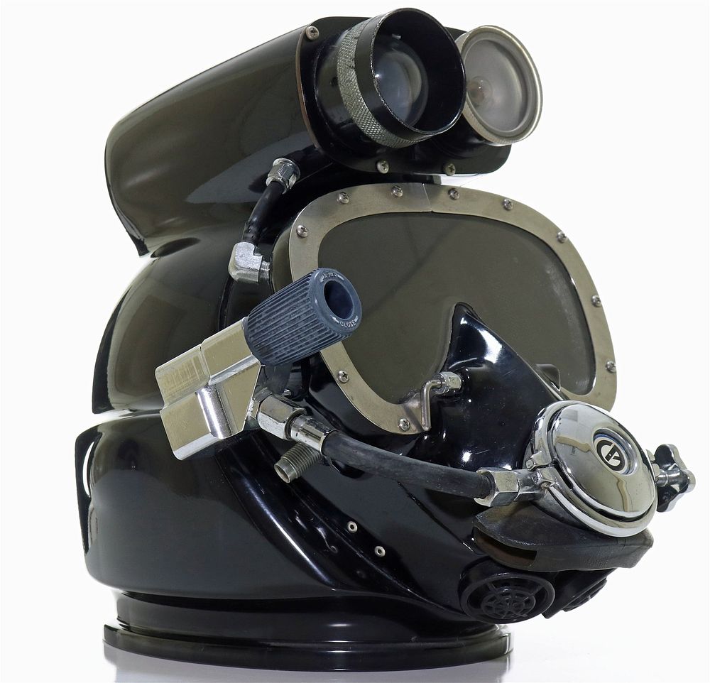 Lot 250: Rare General Aquadyne DMC-7 Television Diving Helmet