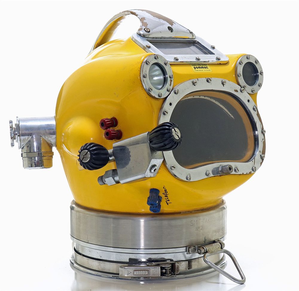 Lot 262: Dutch Pommec Fiberglass Diving Helmet