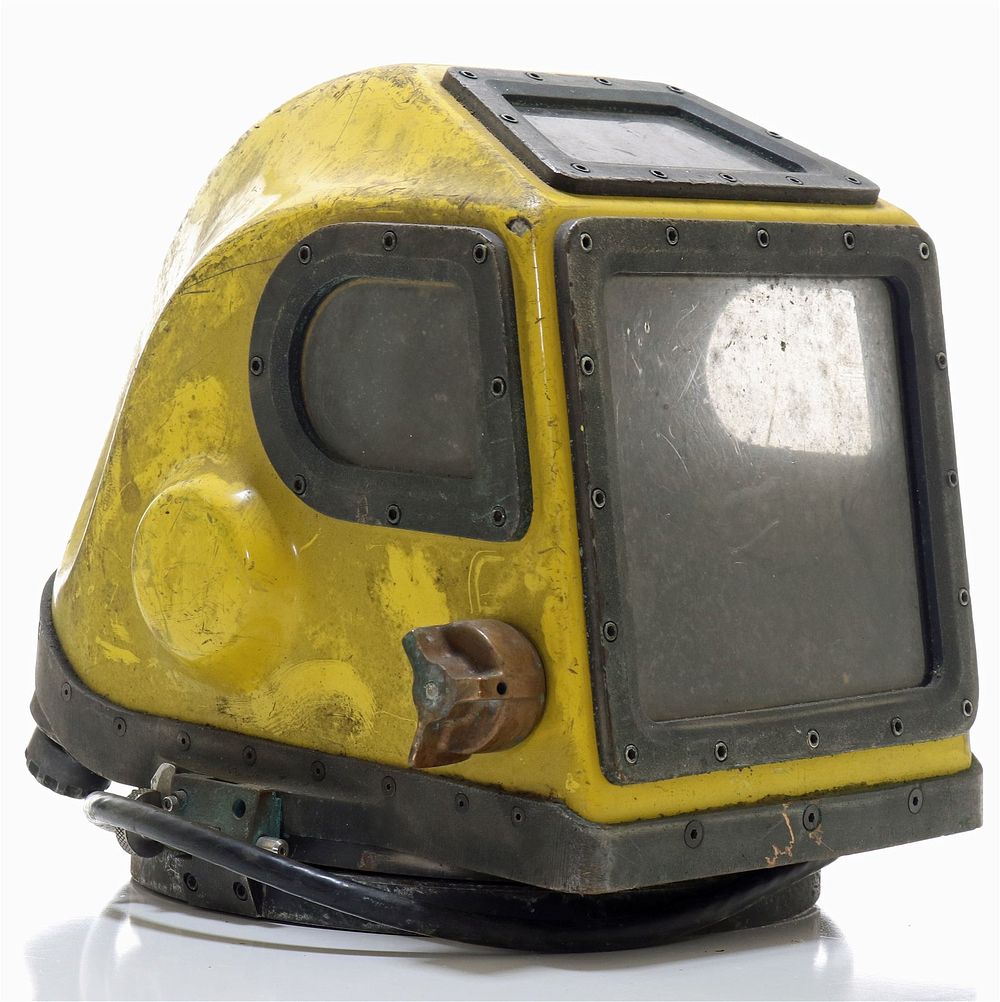 Lot 274: 1979 US Navy Mark 12 Diving Helmet