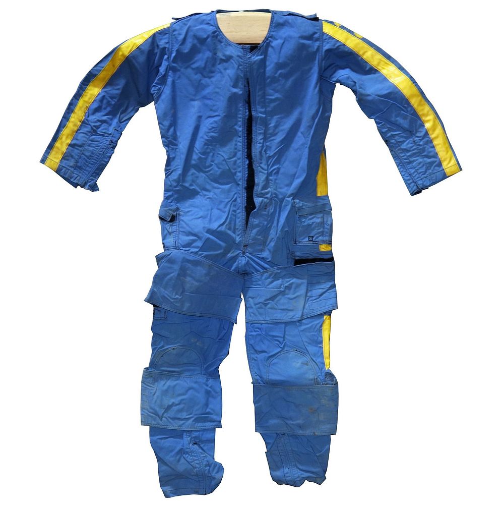 Lot 277: US Navy Mark 12 Divers Coveralls Size 2