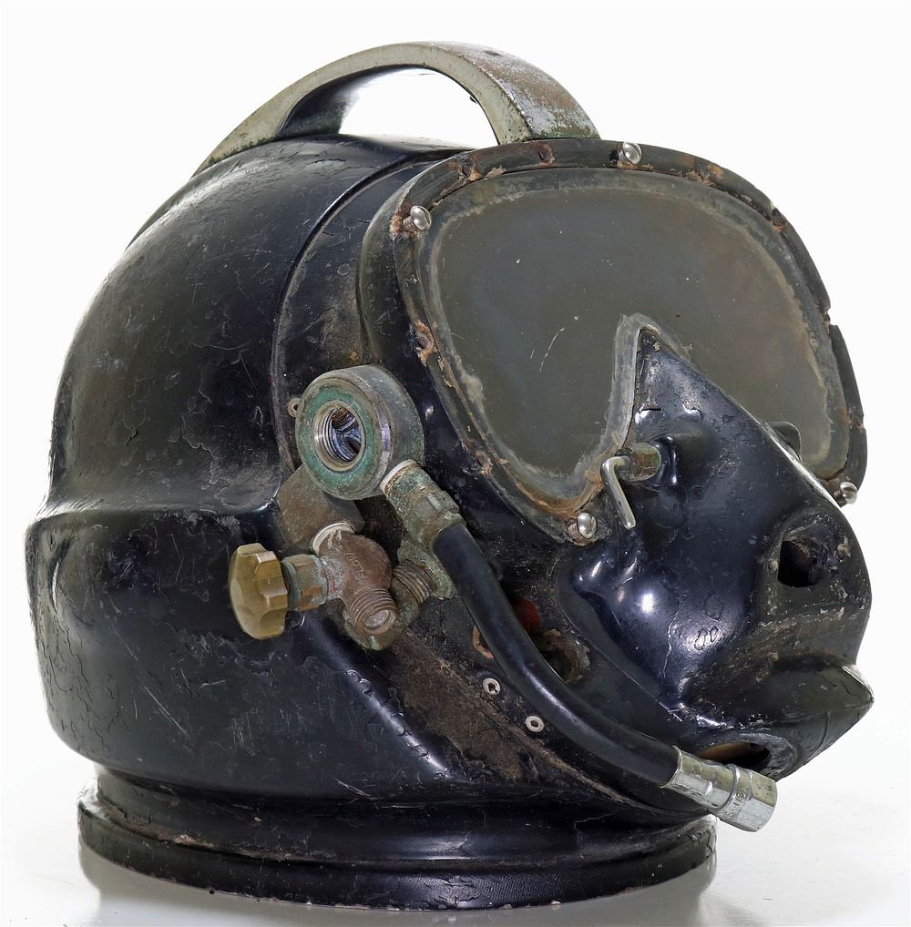 Lot 281: General Aquadyne DMC-7 Diving Helmet
