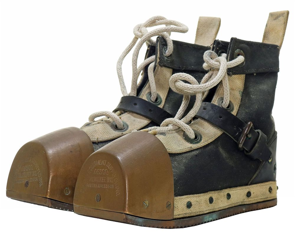 Lot 282: DESCO US Navy Light Weight Divers Boots