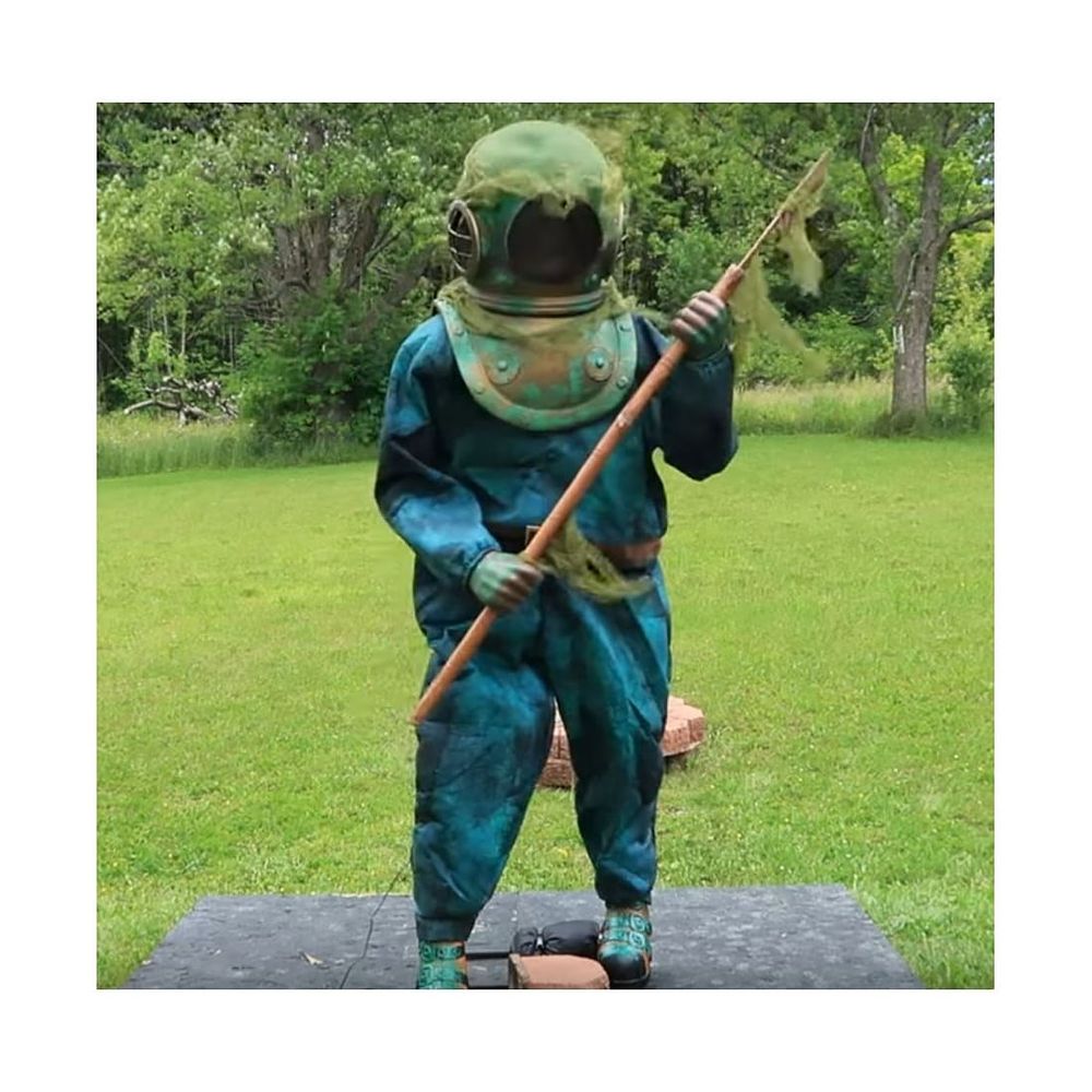 Lot 283: Halloween 6’ Tall Animatronic Haunted Diver – New In Box