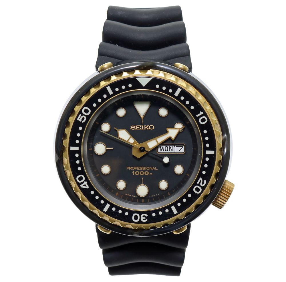 Seiko 7C46 Golden Tuna 1000m Dive Watch. This is a classic Seiko “Golden Tuna” dive watch 