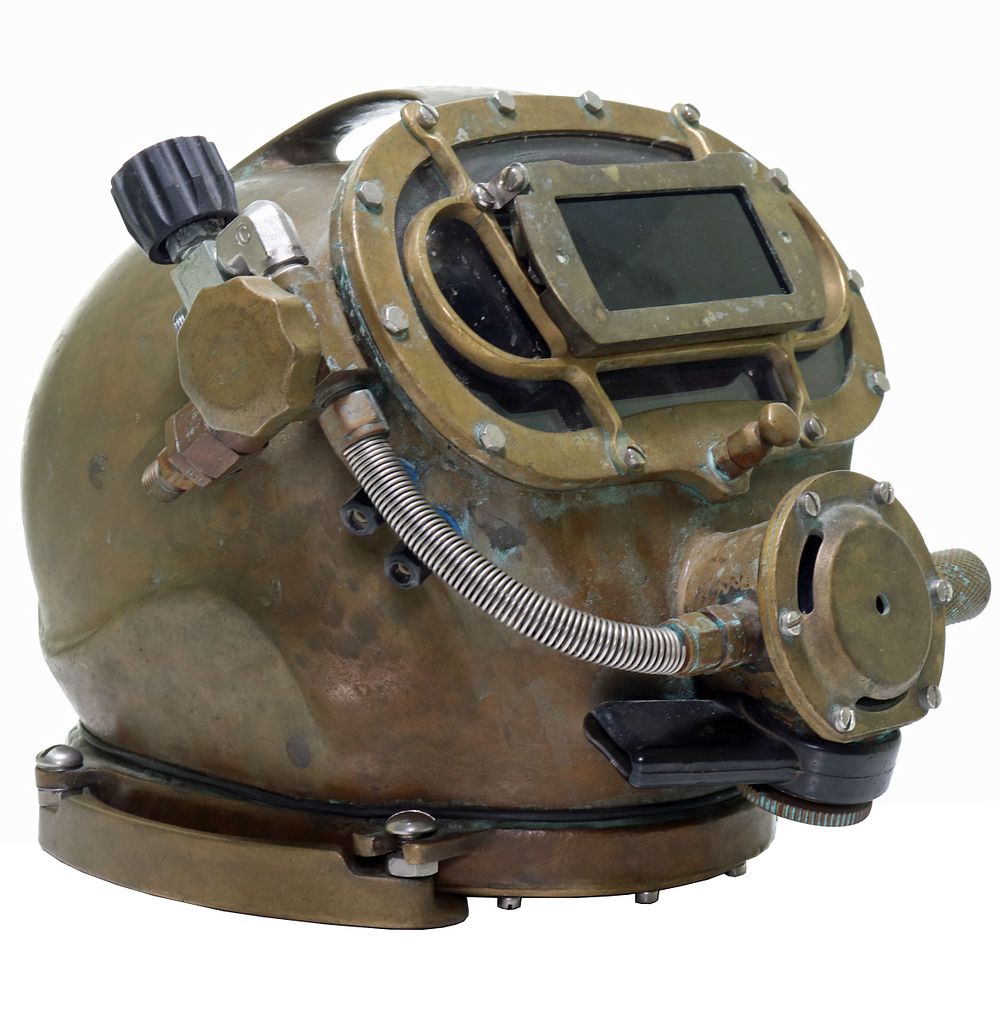 Solid Bronze Miller Model 400 Vintage Diving Helmet. In the world of commercial diving in the 