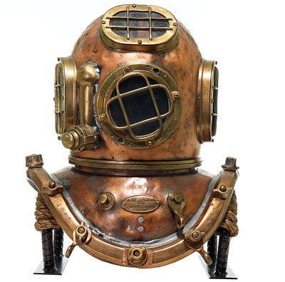 1914 AJ Morse & Son Boston Antique Diving Helmet. This exceptional commercial diver's helmet was 