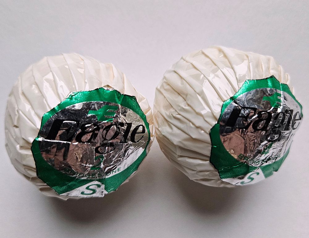 Lot 157: 2 Bridgestone Eagle #4 S Vintage Golf Balls In Original Wrapper