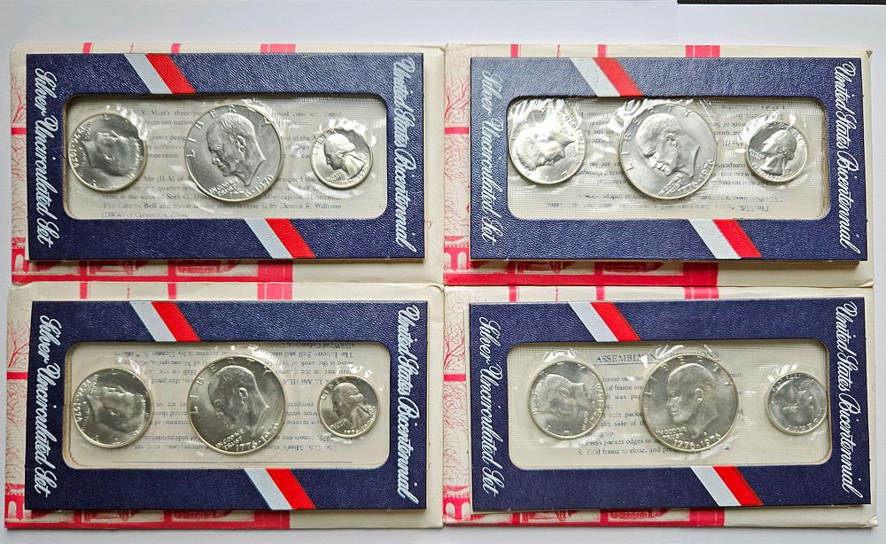 Lot 320: Four 1976 US Mint Uncirculated 40% Silver Sets