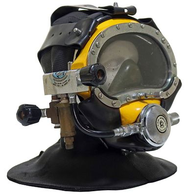 Kirby Morgan KMB 10 US Navy Mark 1 Band Mask. Classic piece of diving equipment in excellent 