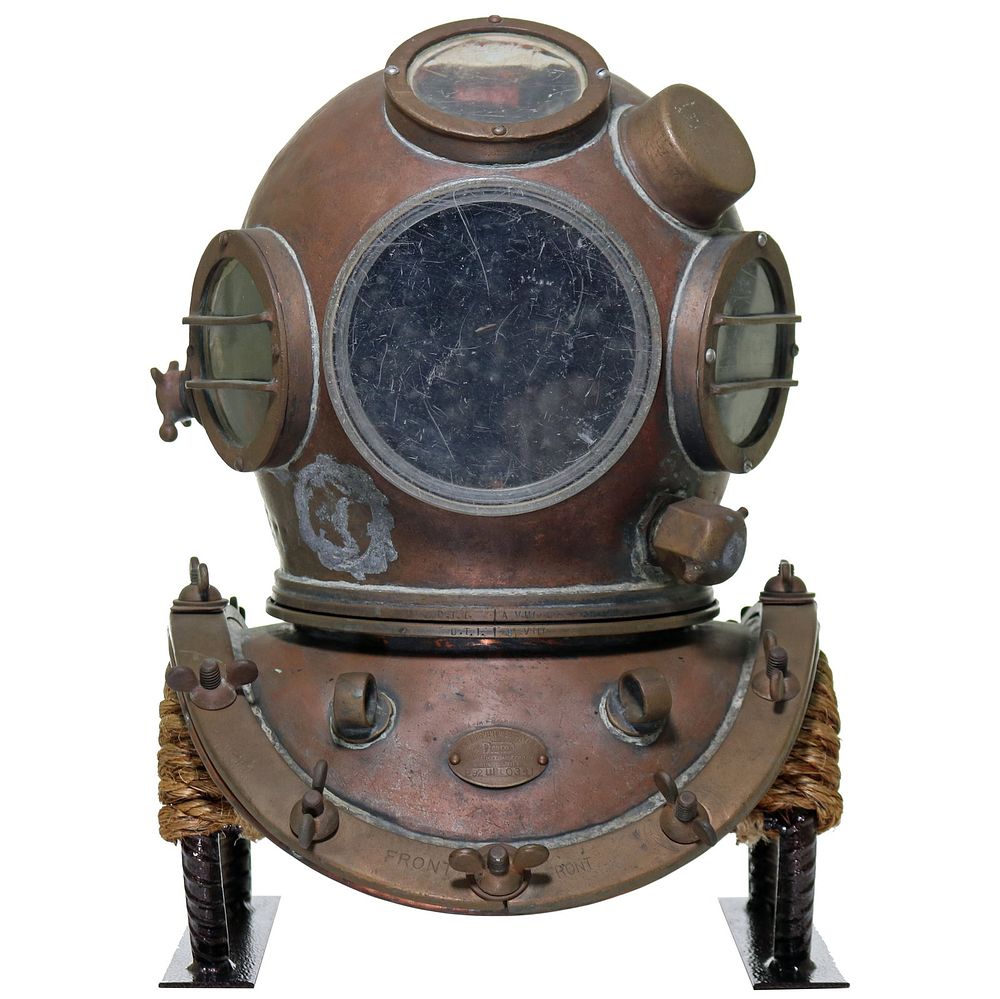 Lot 157: Classic DESCO Abalone Vintage 29211 Diving Helmet