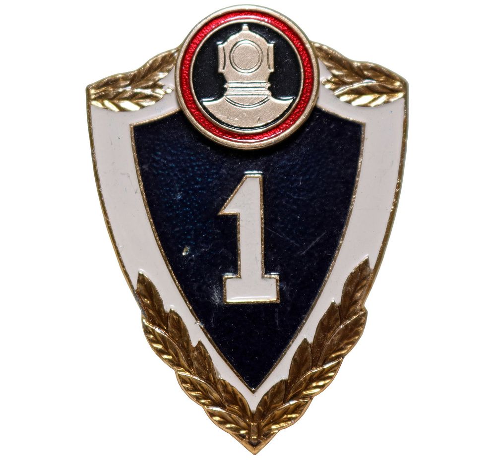 Lot 188: Original Soviet Navy Specialist 1st Class Diver Diving Helmet Pin Badge