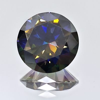 627/ יהלום מאוסונייט moissanite במשקל 1 קראט בצבעי הקשת. היהלום מלוטש ברמה הגבוהה ביותר, 
ברמת 