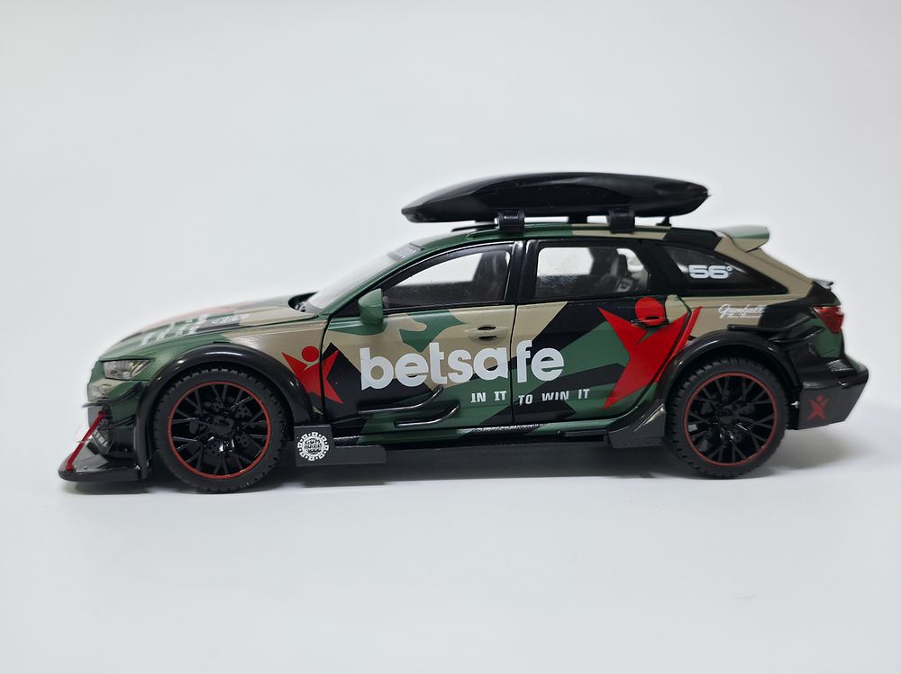 676/ דגם רכב יוקרתי של אאודי RS6. דגם BETSAFE 
קנה מידה 1/24 
דגם איכותי. 
כולל גגון להרכבה 