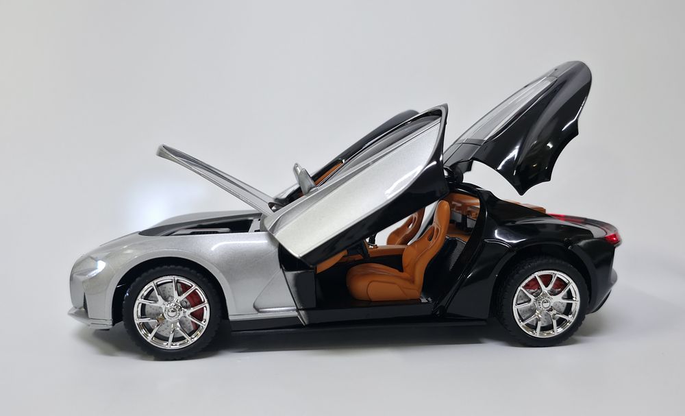 687/ דגם מכונית של Pagani מסדרת huayra. קנה מידה 1/24. 
דגם איכותי מפורט עשוי מתכת בשילוב פלסטיק 