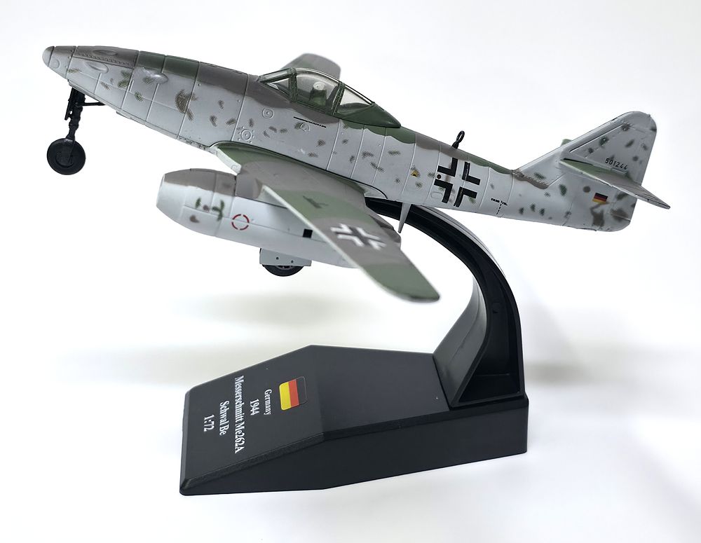 748/ דגם מטוס מסרשמיט ME 262A
. מטוס המסרשמיט (סנונית בגרמנית), הוא המטוס הסילוני המבצעי הראשון 