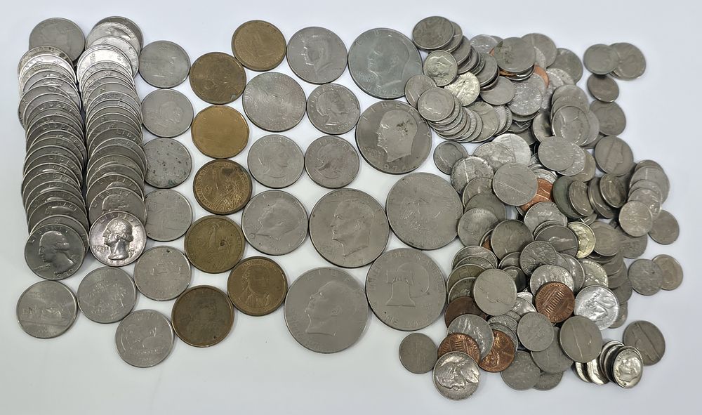 1340/ לוט מטבעות בשווי 41.5$ אמריקאי ועוד דולר קנדי. במטבעות רבים, חלקם מהדורות מיוחדות של ערים.