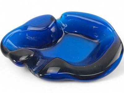 Blenko Cobalt Blue Free-Form Amoeba Glass Bowl. A mid-century modern free-form "amoeba" style 