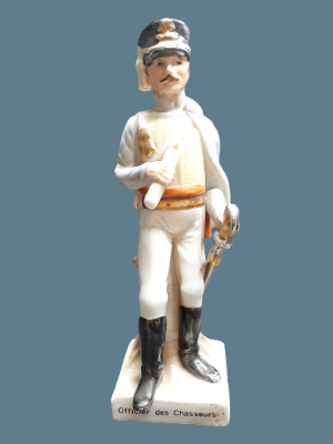 Porcelain statue soldiers from Napoleon's army. A quality item. Heig 22-25 cm. The battery to 