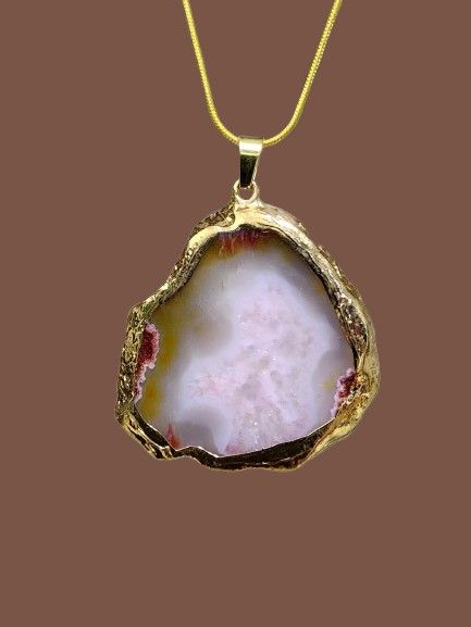 A polished natural agate segment pendant framed with high-quality gold leaf plating -