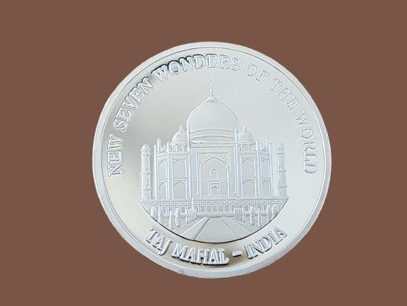 A large medal is stored in a capsule. Diameter 45 mm
