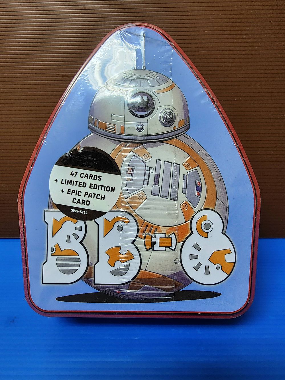 Star Wars - a set that includes a metal box, cards, and a high-quality embroidered patch. Rare