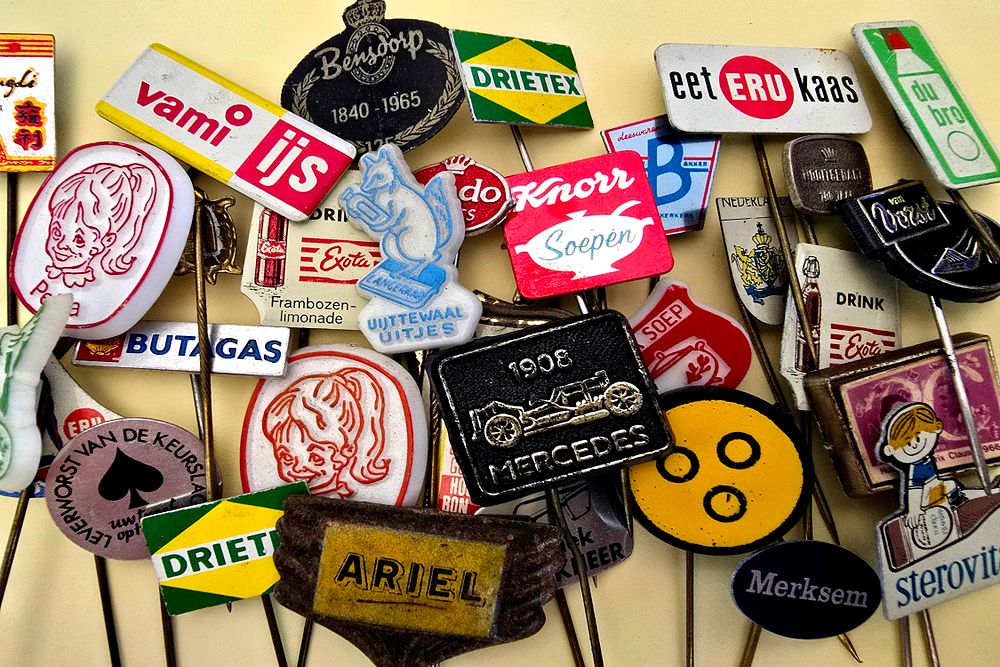 Lot of vintage pins from the years 1945-1979. Mainly from Western Europe and the United States.