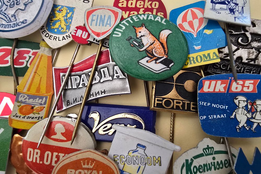 Lot of vintage pins from the years 1945-1979. Mainly from Western Europe and the United States.