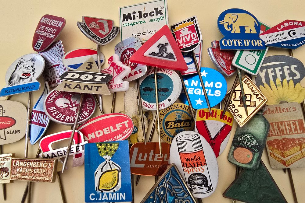 Lot of vintage pins from the years 1945-1979. Mainly from Western Europe and the United States.