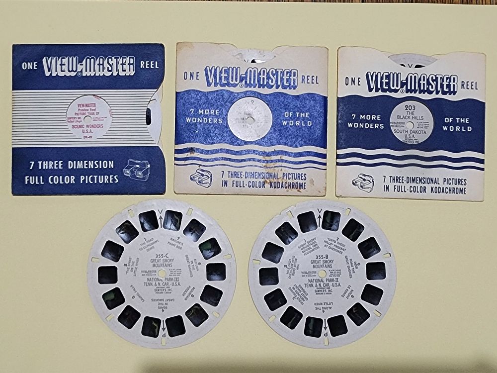 35 photographs/images in 3D for the View Master 3D device. A rare collector's item from