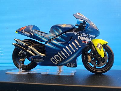 Yamaha YZR 500 motorcycle model of Japanese racer Shinya Nakano from 2001. 1/24 scale model made 