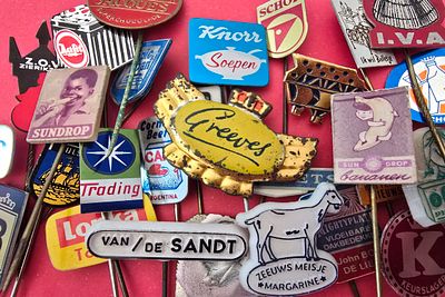 Lot of vintage pins from the years 1945-1979. Mainly from Western Europe and the United States. 