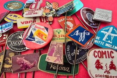 Lot of vintage pins from the years 1945-1979. Mainly from Western Europe and the United States. 