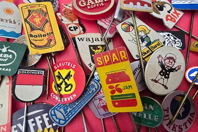 Lot of vintage pins from the years 1945-1979. Mainly from Western Europe and the United States. 
